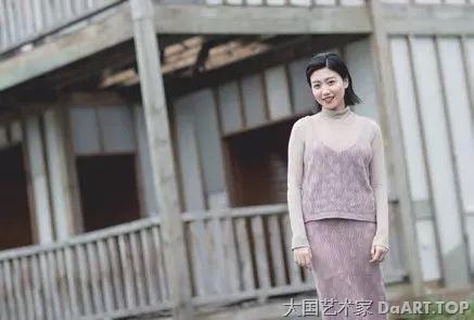 大国艺术家 摄影 拍照技术大国艺术家. 这个秋天，如何把女友拍漂亮？男士必学技能