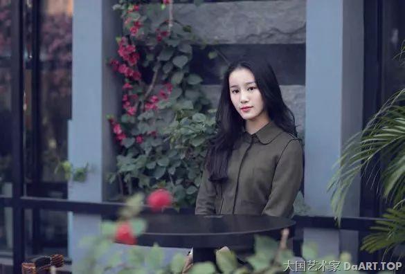 大国艺术家 摄影 拍照技术大国艺术家. 这个秋天，如何把女友拍漂亮？男士必学技能