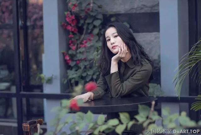 大国艺术家 摄影 拍照技术大国艺术家. 这个秋天，如何把女友拍漂亮？男士必学技能
