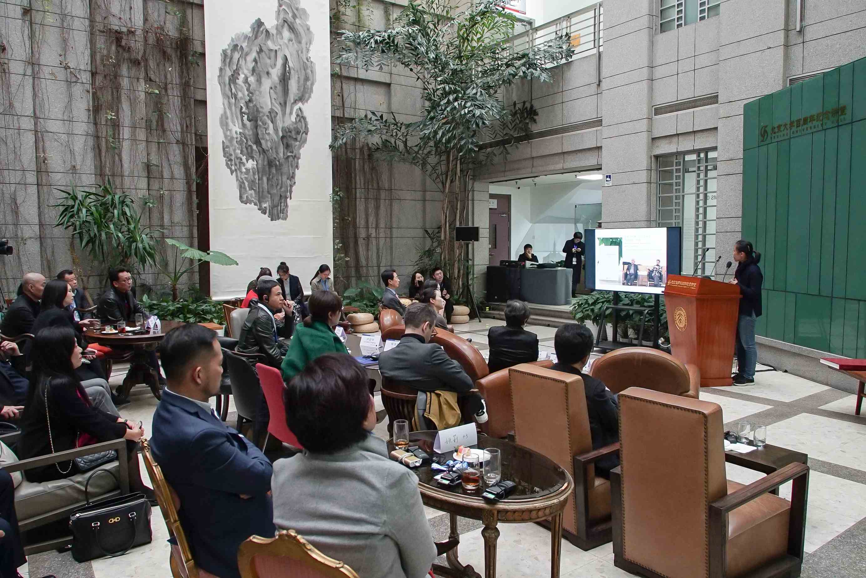 从传统的当代转换中形成新的能量