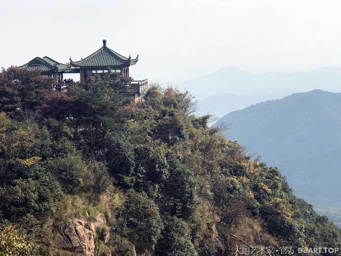莫干山为避暑盛地，毛泽东、  蒋介石都曾避暑于此