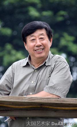 刘大为，1945年生，祖籍山东诸城。1968年毕业于内蒙古师范大学美术系。1980年毕业于中央美术学院中国画系研究生