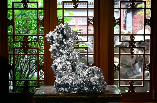 《3D的面容2#》光敏树脂3D打印，60x50x70cm，2019
