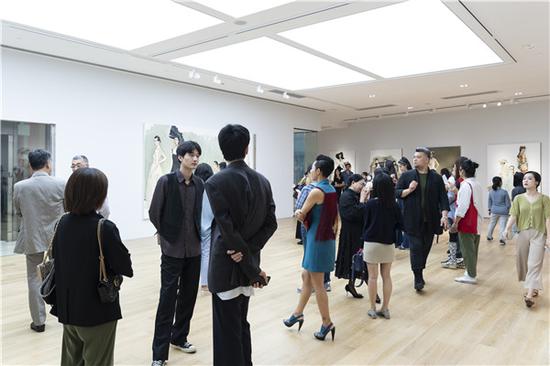 陈丹青新展亮相香港当代唐人：大幅画布上现场写生