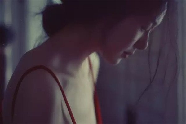  这些私房照不用脱光 同样也很“色情”