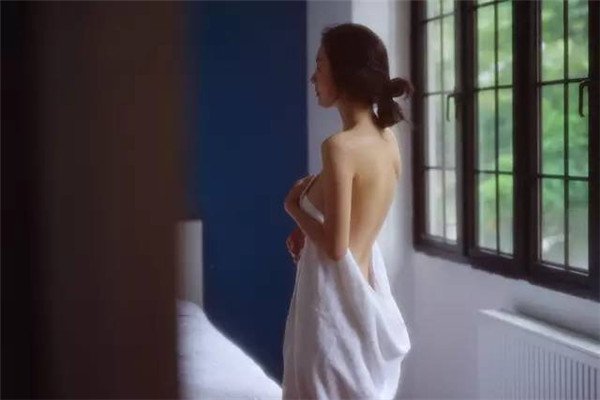  这些私房照不用脱光 同样也很“色情”