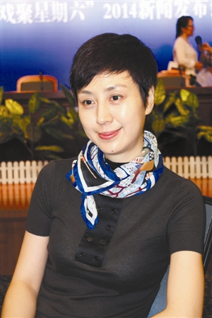 史依弘，上海京剧院一级演员，上海戏剧家协会副主席。1999年毕业于首届中国京剧优秀青年演员研究生班