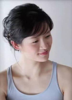 章子怡24岁广告照曝光，嘟嘴卖萌，比奶茶妹妹还清纯