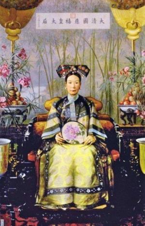 大清国慈禧皇太后罕见油画：对镜试衣，惟妙惟肖，思想前卫胆大！